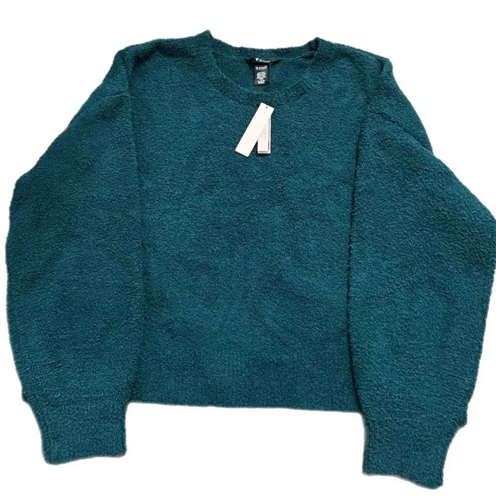 Victoria’s Secret On Point Kaia Cozy Teddy Bear Cropped Crew Neck Pullover Green